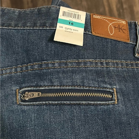 Calvin Klein CK Jeans Flood Cropped Jeans - Picture 10 of 11